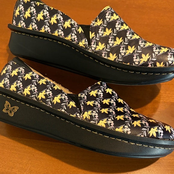 Alegrio flowered Slip-On Shoes - Picture 3 of 6